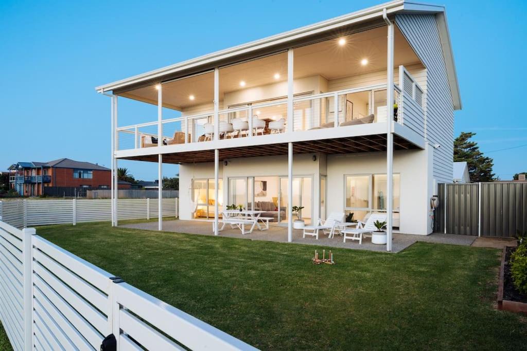 Aldinga Beach House | ōSHEN - Sleeps12 Gym Kayak MountnBike BeachFrnt