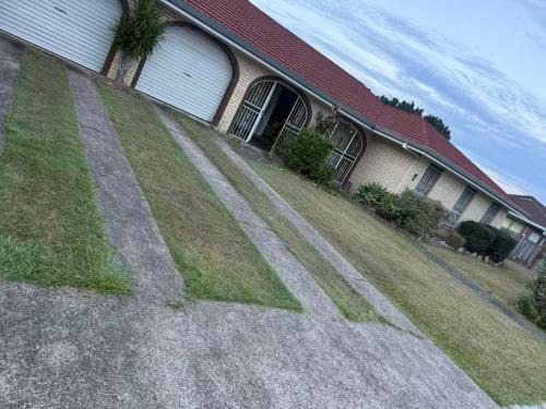 Eight Mile Plains House | 香亭小舍