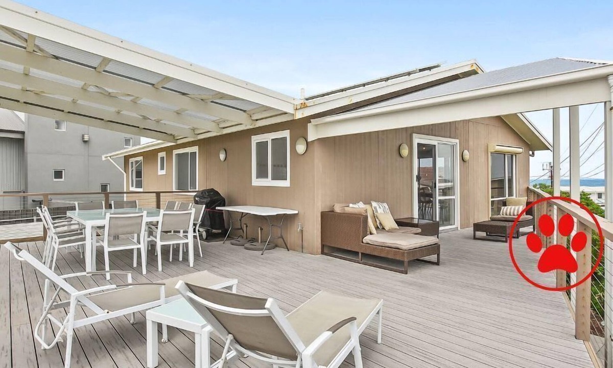 Middleton House | 11 Hero Ave - Spacious Family Home, with spectacular ocean and hillside views, right near the beach