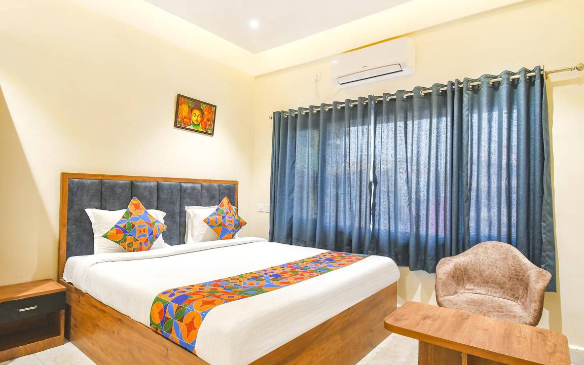 Tarapith Hotel | 150 m² Hotel ∙ 2 guests