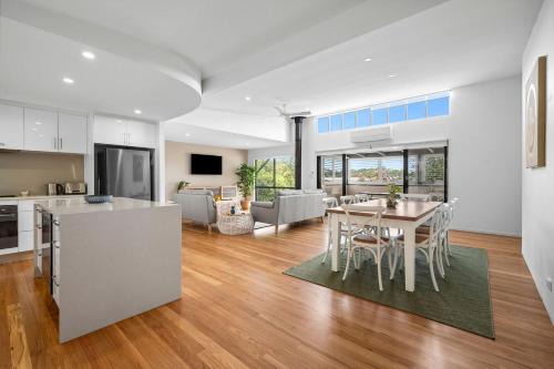 Yaroomba House | 153 Centenary Heights Rd