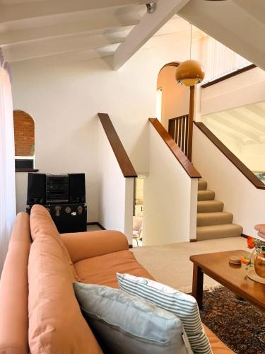 Nedlands House | 17 Rare Cool Urban-Style Nedlands 4BR-Parkng&Pool