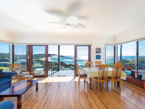 Forster House | 18 Cliff Road