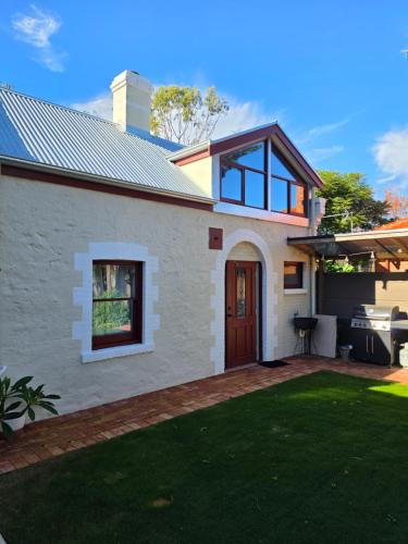 North Brighton House | 1860 Heritage Beachside Studio