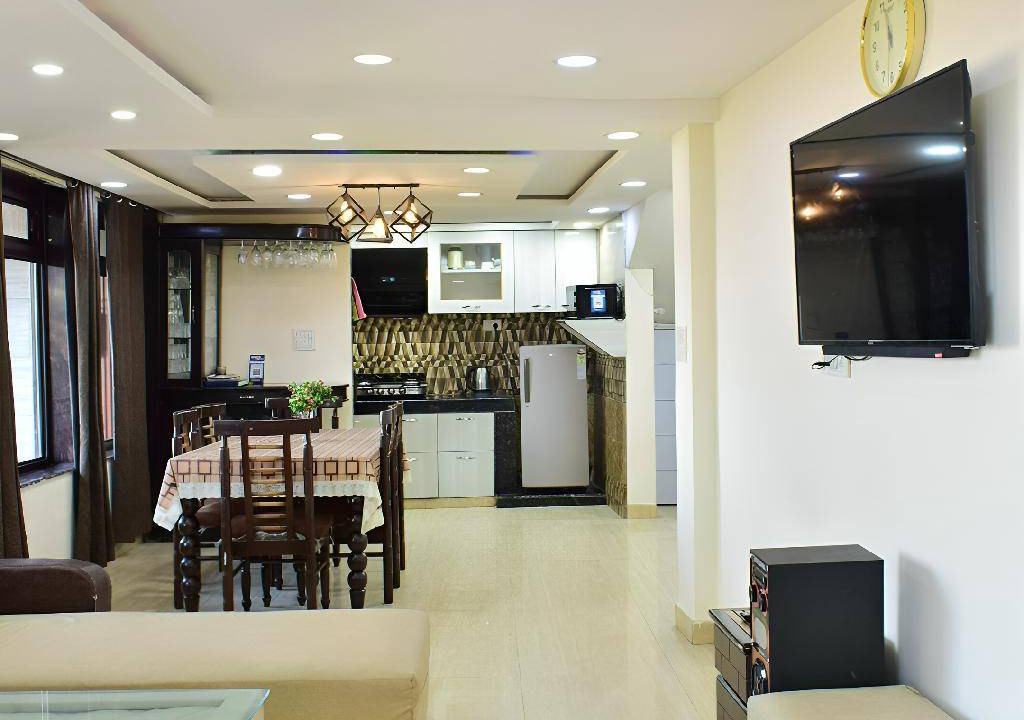 The Mall Road House | 192 m² House ∙ 4 bedrooms ∙ 8 guests