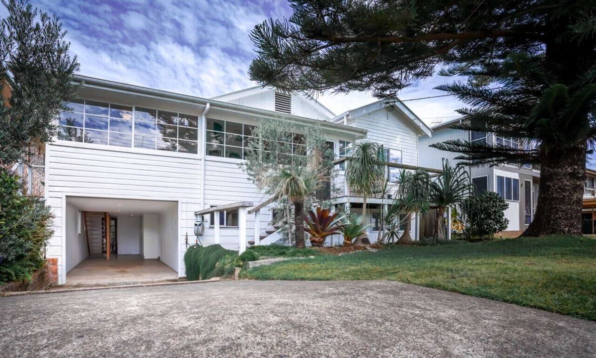 Mylestom House | 1932-beachside timber home