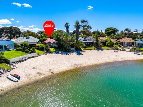 Encounter Bay House | 19A Bartel Blvd - Charming Lakefront Villa