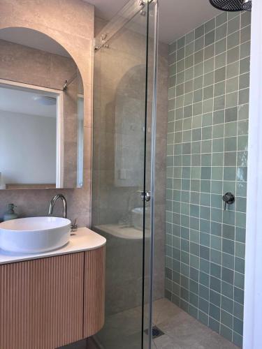Richmond Apartment | 1bd apt next to metro, close to MCG - private parking