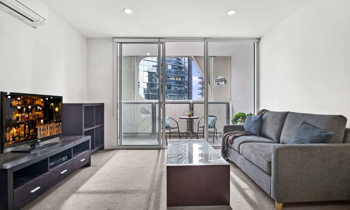 Docklands Apartment | 1BR Docklands | Walk to Marvel Stadium + Balcony