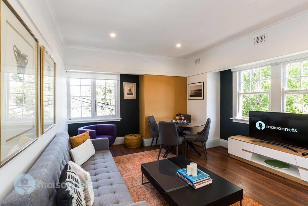 Woollahra Apartment | 2 Bdrm Art Deco Apt, Stroll To Bondi Junction