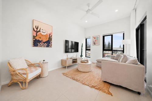 Miami Apartment | 2 Bed, 2 Bath Ocean View Apt! Parking, 250m to Beach