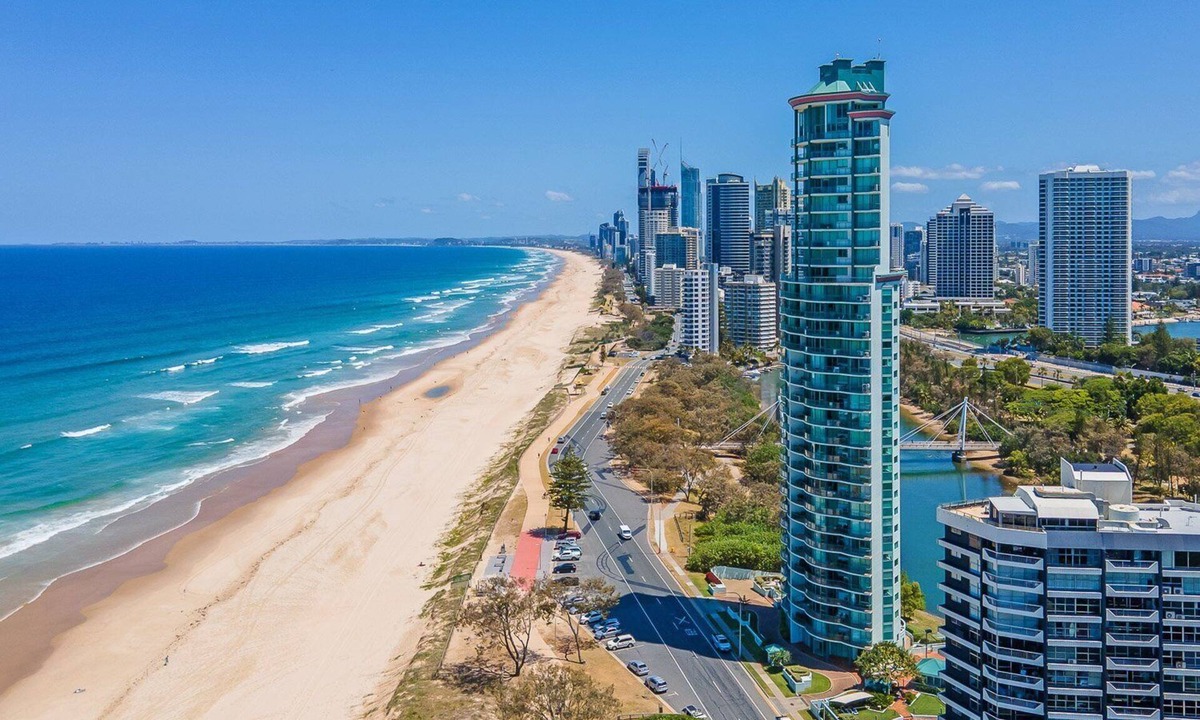 Main Beach Apartment | 2 Bedroom (1 King & 1 Bunk Bed) Ocean View apartment