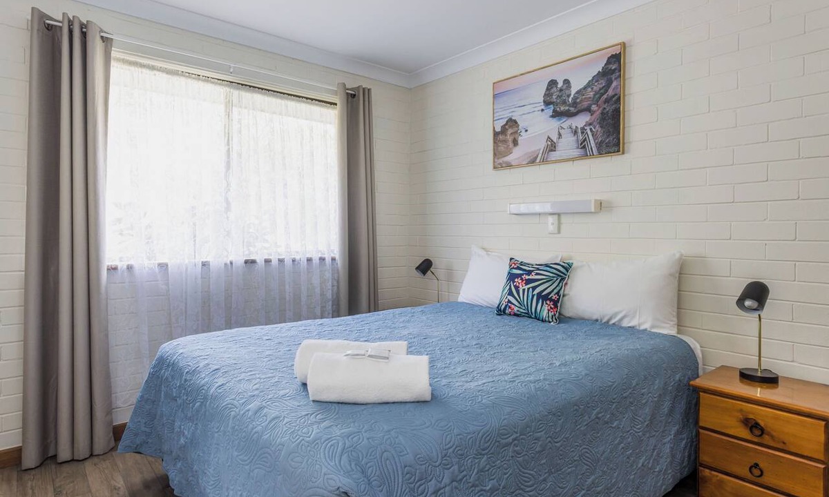 Emu Point Ski Chalet | 2 Bedroom Double Sofa Chalet Emu Beach