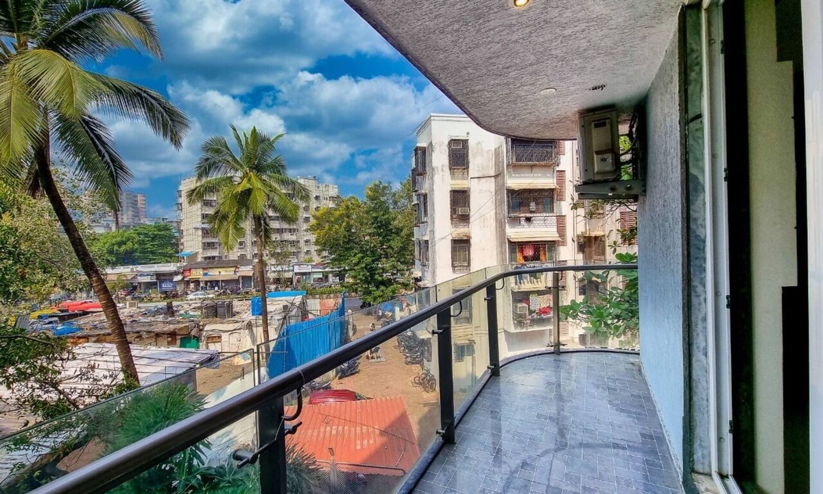 Santacruz Apartment | 2 bedroom service apartment near Mumbai Airport