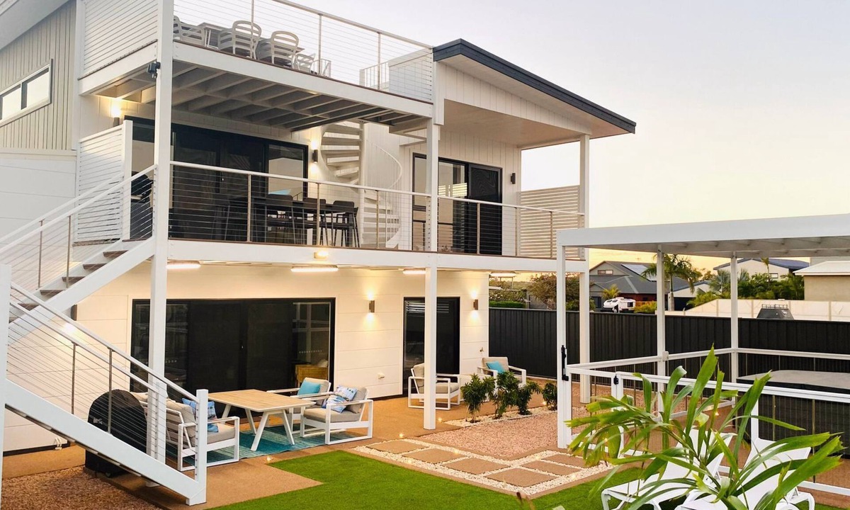Exmouth House | 21 Osprey Way - With Spa