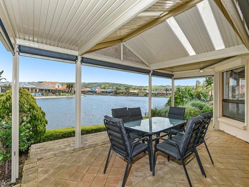 Encounter Bay House | 22 Lakeside Cct - Spacious Lakefront Home
