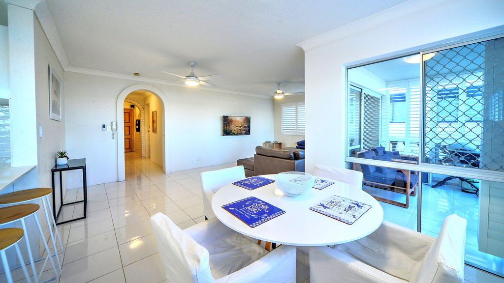 Biggera Waters Apartment | 2BR Broadwater View Apartment
