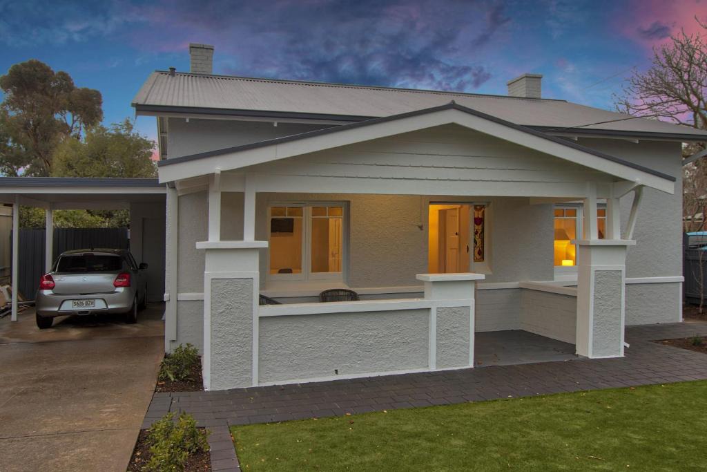 Cumberland Park House | 2BR Cottage With Parking Close To Adelaide CBD