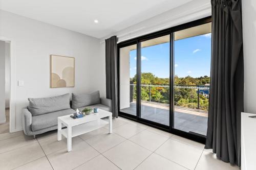 Macgregor Apartment | 2BR Modern Apartment with Balcony Great Location