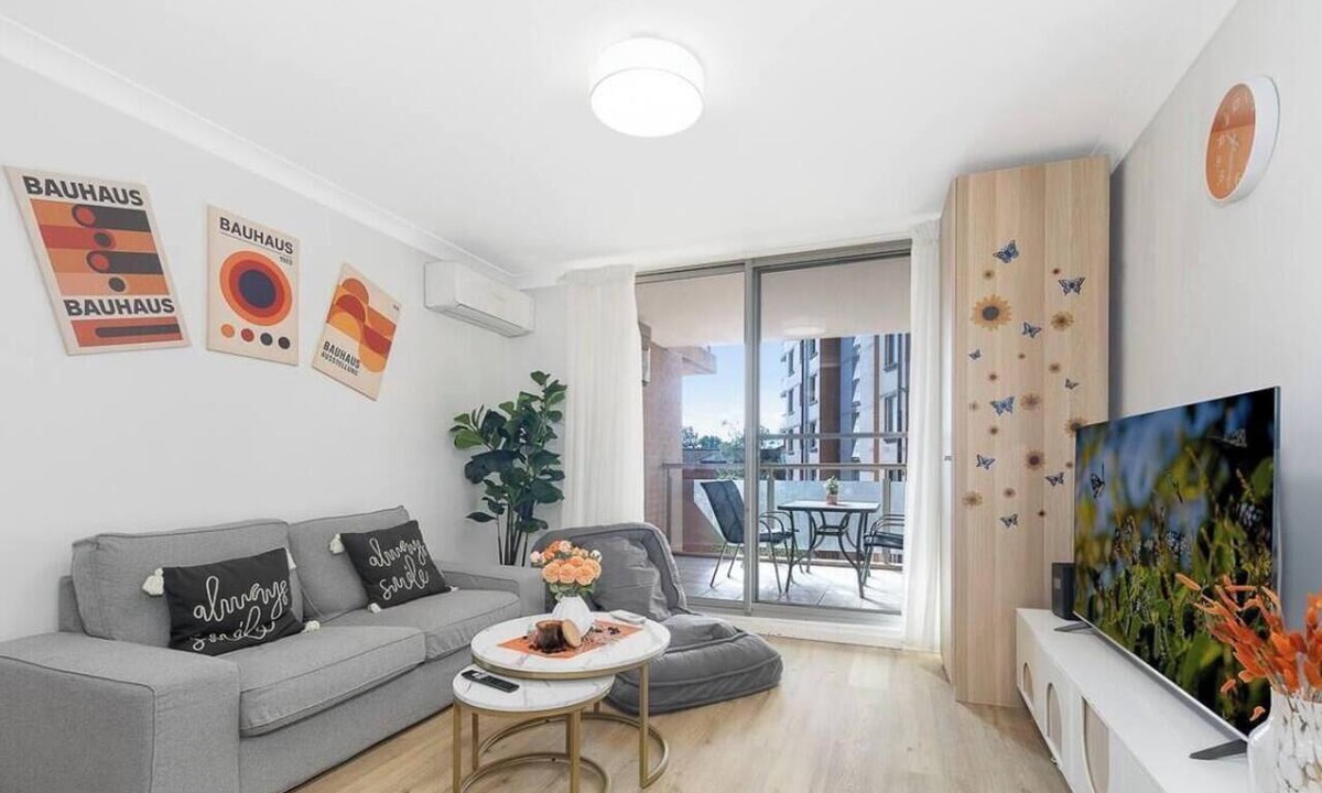 Auburn Apartment | 3 Bedrooms+1 study at the heart of Auburn