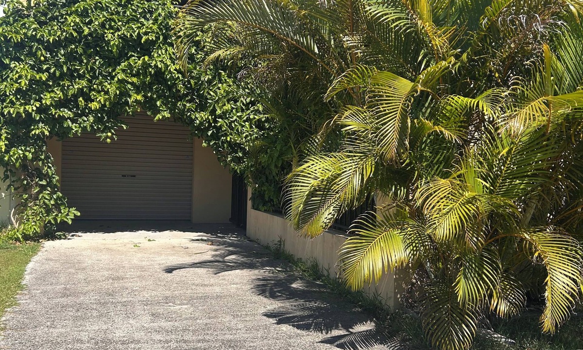 Yamba House | 3 Large double Bedrooms with one shower