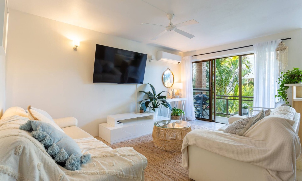 Maroochydore Apartment | 3 Stillbreeze - Coastal style two bedroom unit close to beach and river