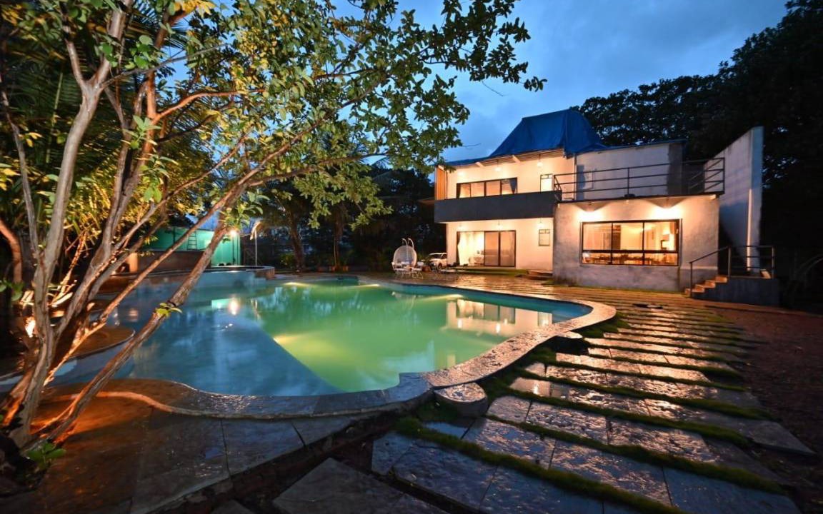Karjat Villa | 330 m² Villa ∙ 4 bedrooms ∙ 16 guests