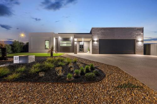 Moama House | 37 Sand Piper