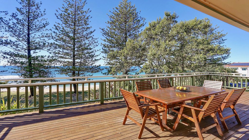Dicky Beach House | 39 Wilson Ave Dicky Beach QLD