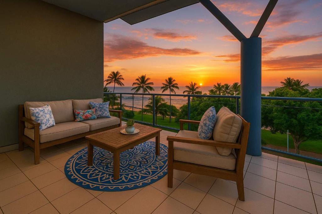 North Ward Apartment | 3BR Oceanfront Penthouse on The Strand, Townsville