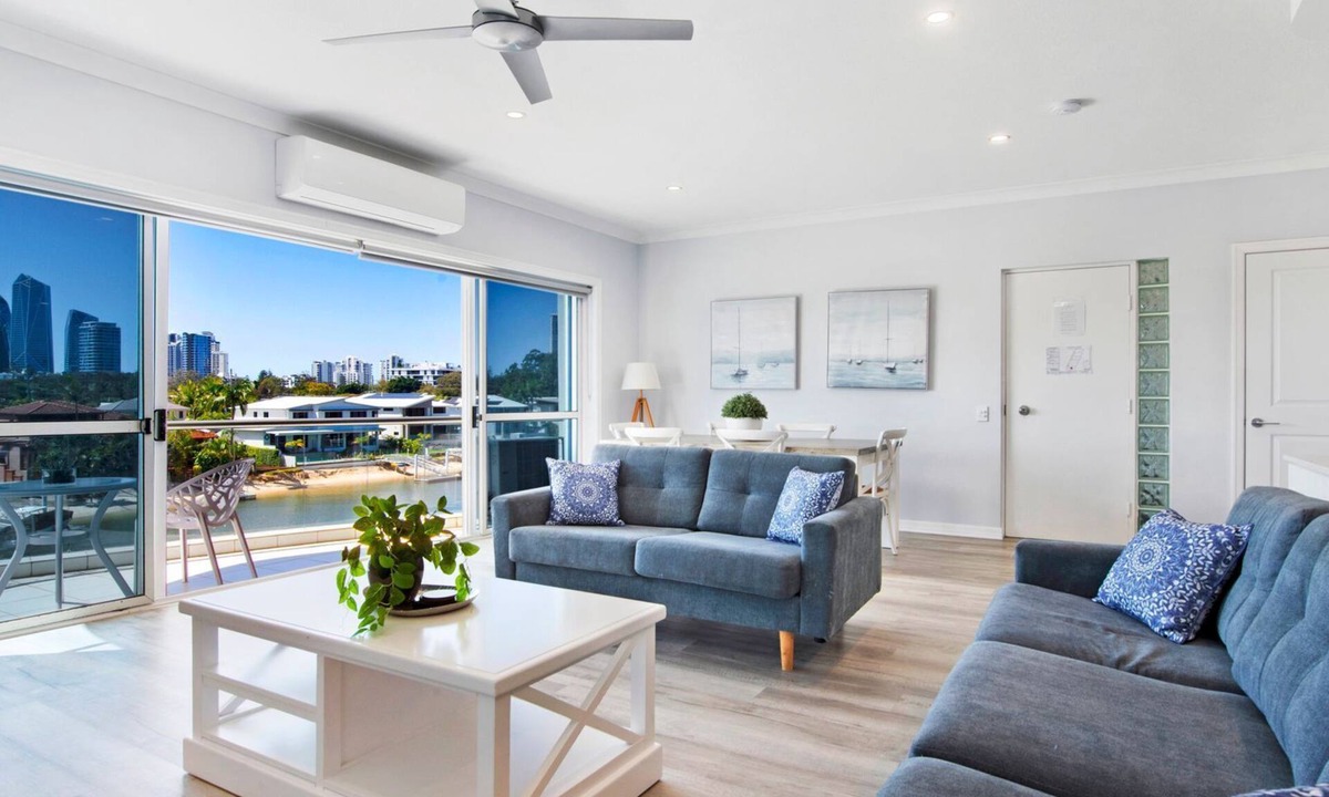 Broadbeach Waters Apartment | 3br Spacious Broadbeach Lakefront Apartment - CoastHM