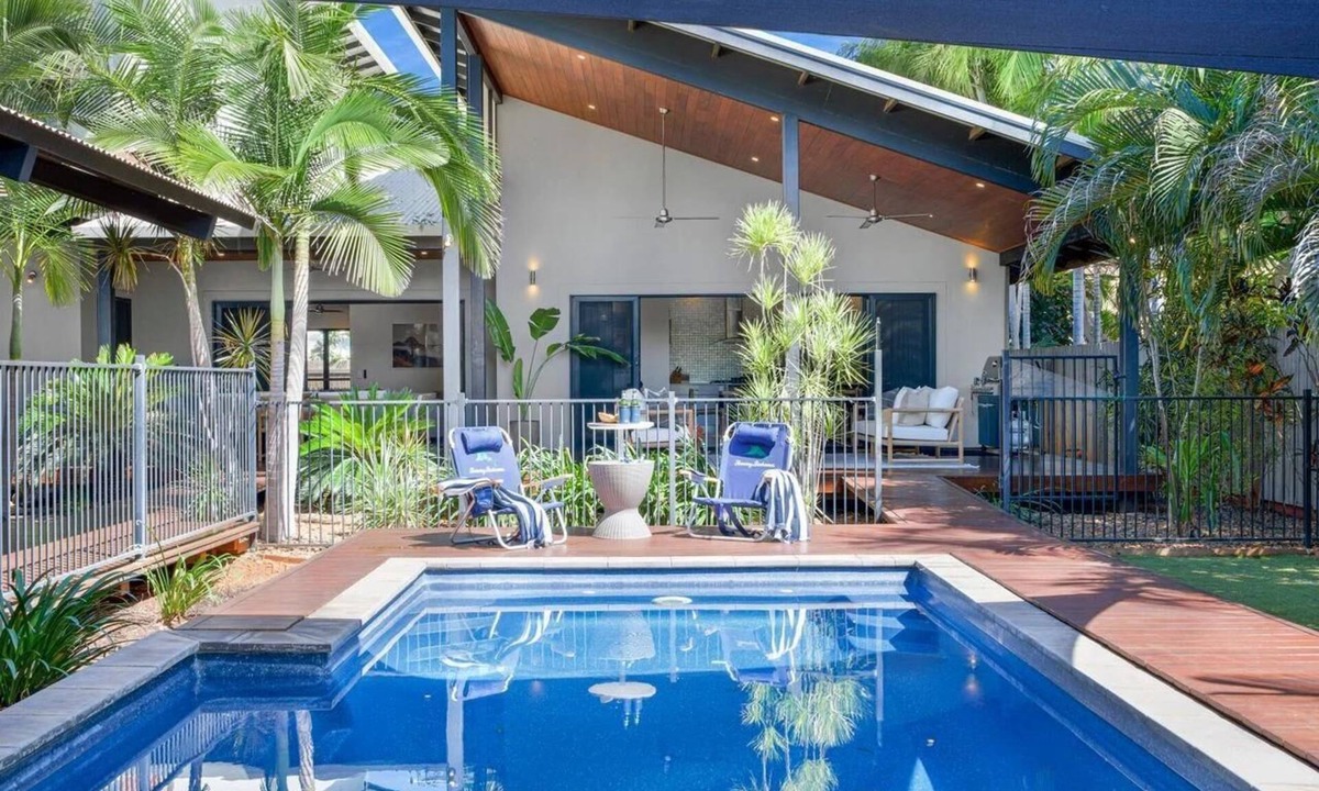Cable Beach House | 4 Bedroom 2 Bathroom Luxury House with Pool (Sleeps 10)