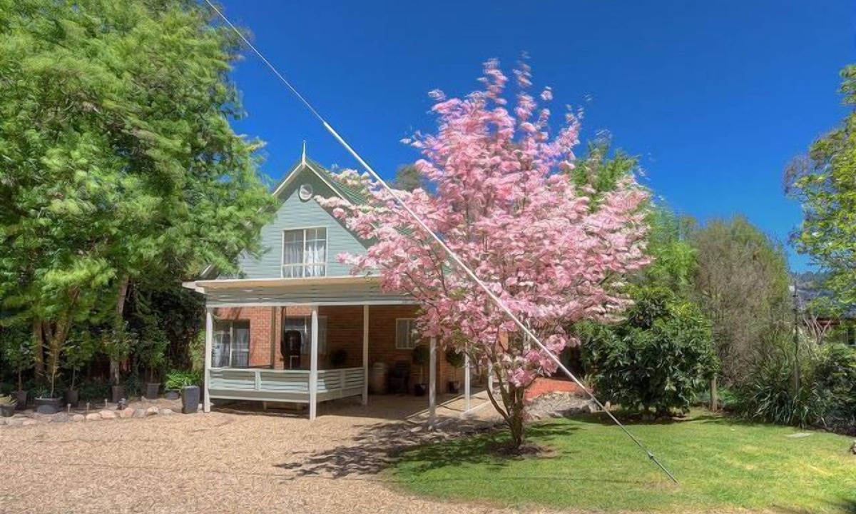 Bright Apartment | 406 Back Porepunkah Road
