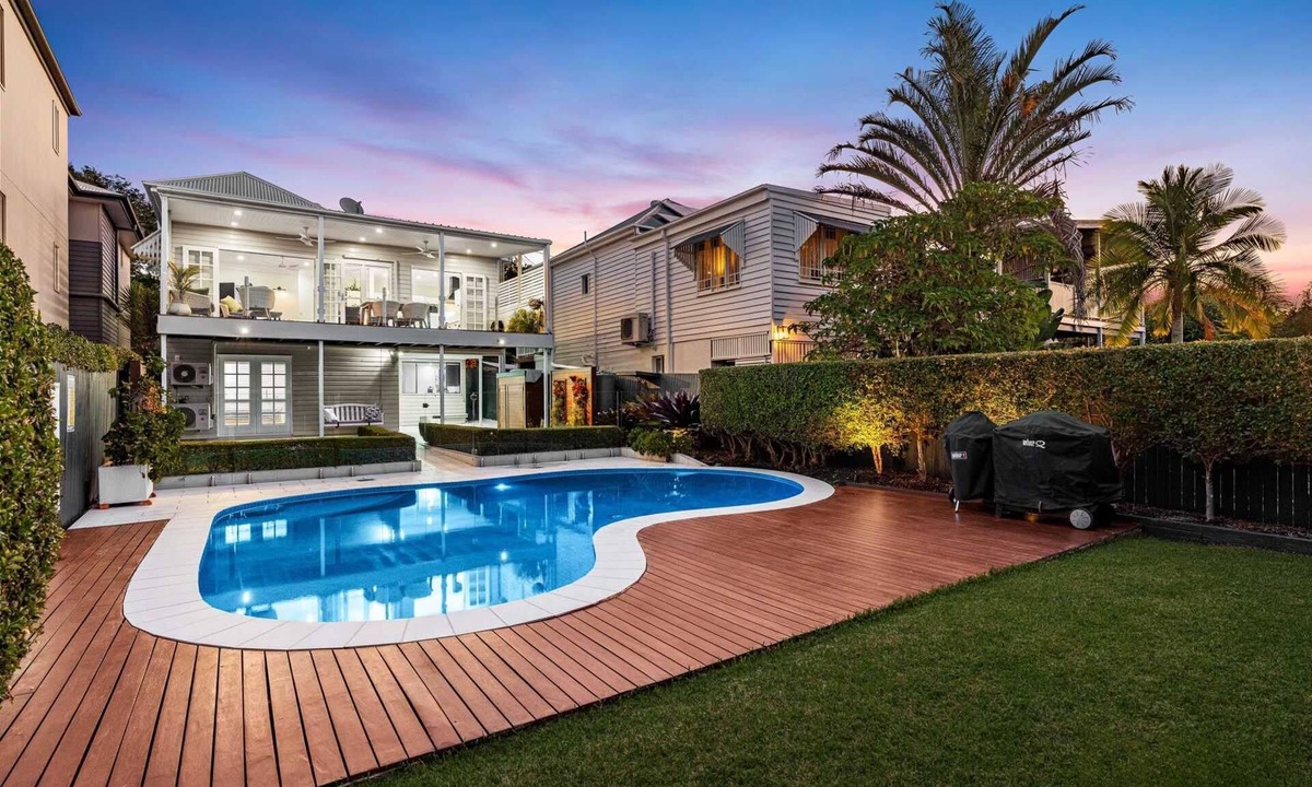 Manly House | 4BDR Queenslander with Pool Near Manly Esplanade