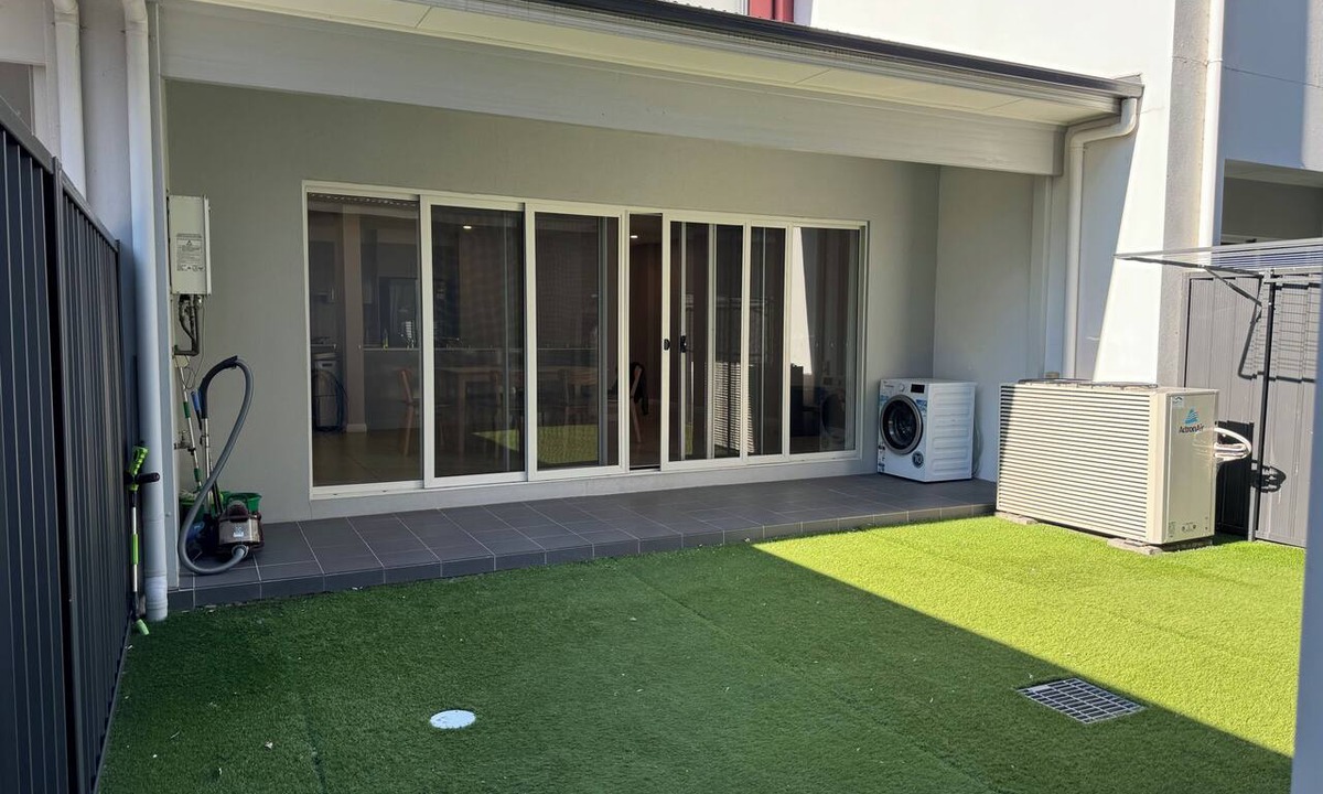 Penrith Bed & Breakfast | 4BR 3Baths Walk to Train, Westfield & Sydney International Regatta Centre