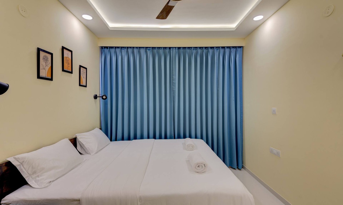 Chicalim Apartment | 5 mins to GOI airport! Family sized Apt with deck. Access to Pool, Sauna & more.
