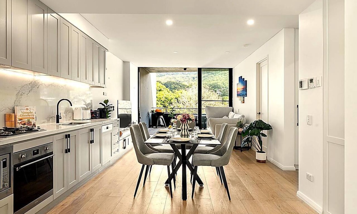 Thirroul Apartment | ⭐️5-Star Luxury 2BR Getaway Scenic Terrace & Views Walk to Train & Beach