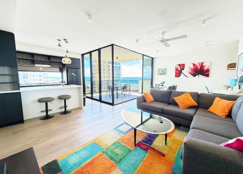 Palm Beach Apartment | 5th Floor Beachside Ocean View with Wi-Fi, Pool and Gym
