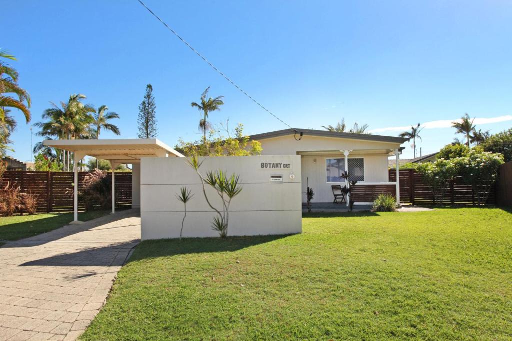 Marcoola House | 6 Botany Court Marcoola Beach - Pet Friendly 500 Bond