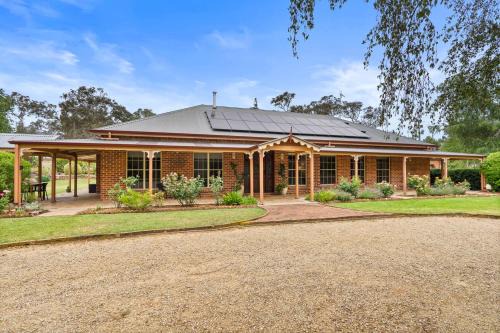 Laffing Waters House | 6 Minutes from Bathurst CBD - The Estait Homestead - Laffing Waters Retreat