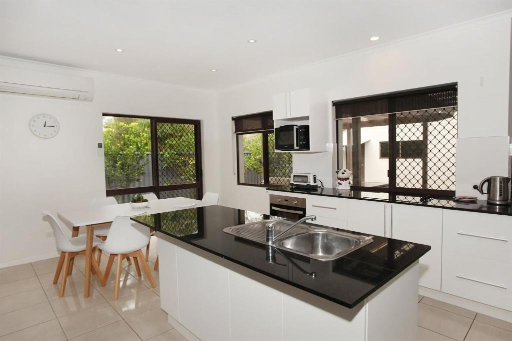 Marcoola House | 6 Petrie Avenue