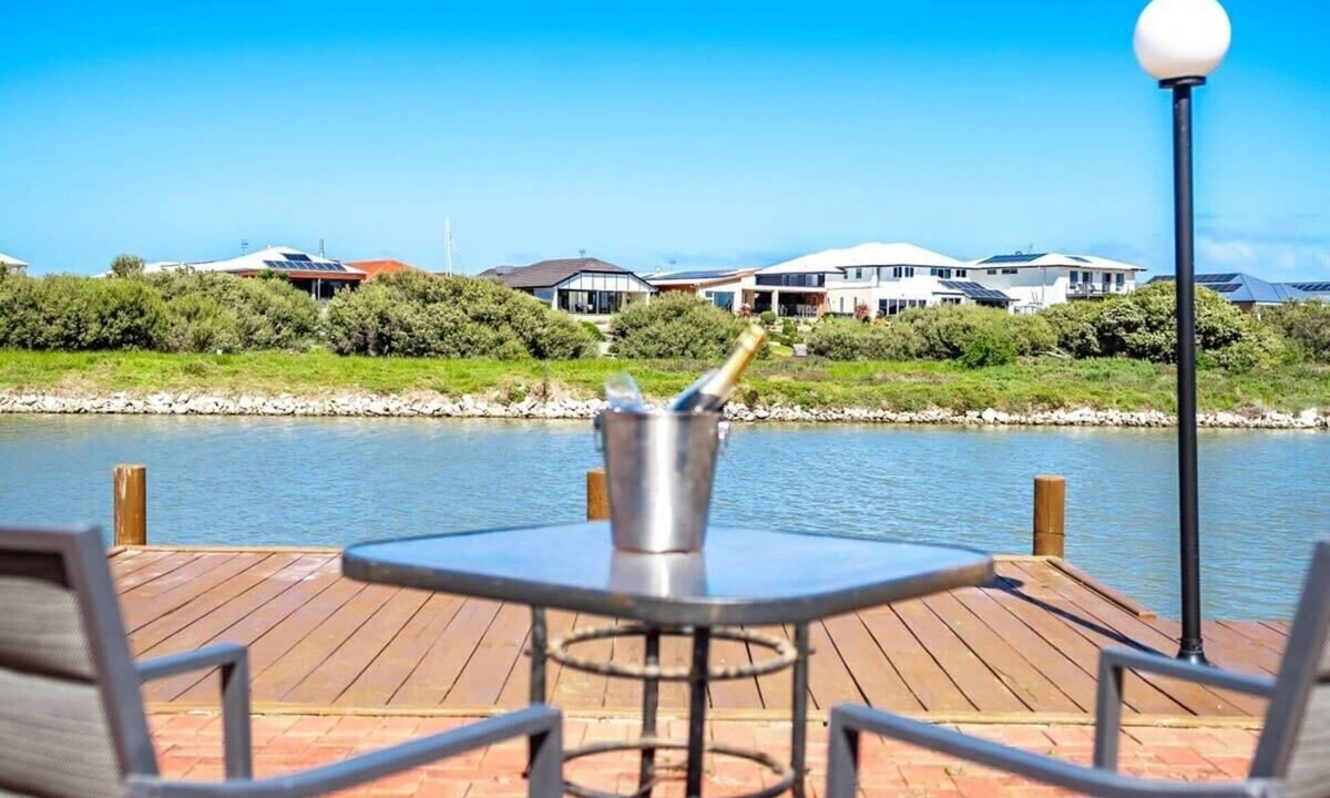 Nangkita House | 71 Blanche Pde Hindmarsh Island