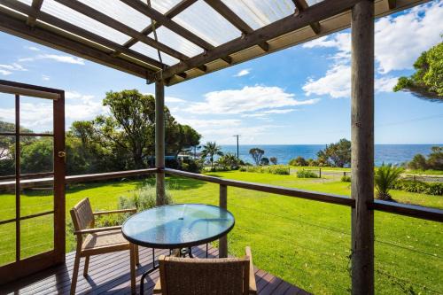 Dalmeny House | 98 Ocean Parade Rustic Log Cabin