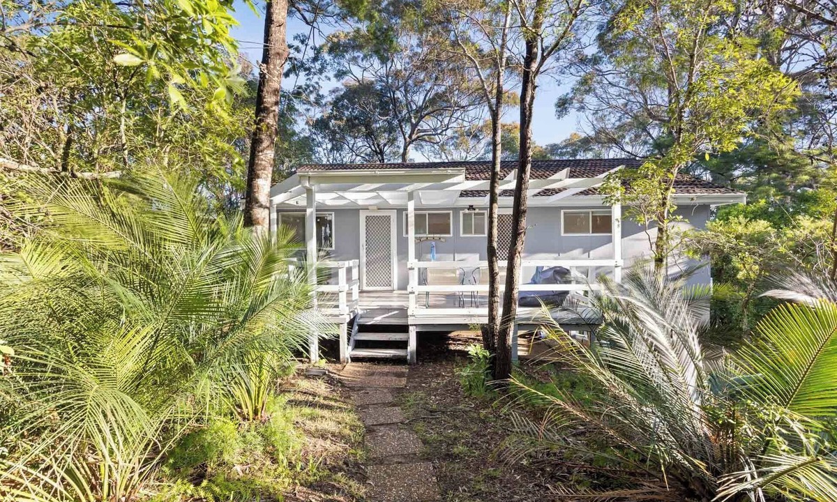 Mossy Point House | A Classic Beach House - Waterfront Access and Short Walk to Beach