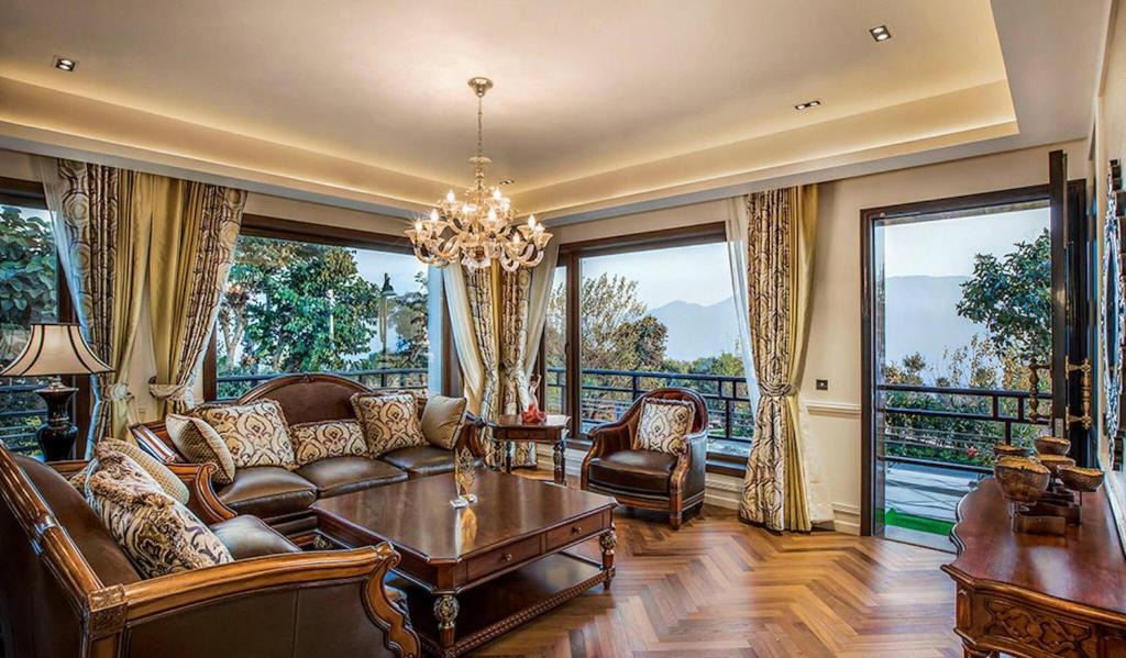 Haridwar Villa | A Majestic Luxurious Rajasi Villa Overlooking The Ganges and Rishikesh Valley