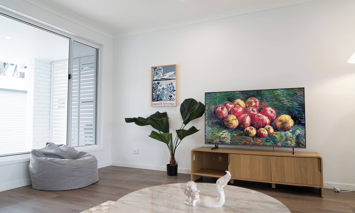Broadbeach Waters House | A Waterfront Daydream in the Heart of Broadbeach - 4 Bedroom