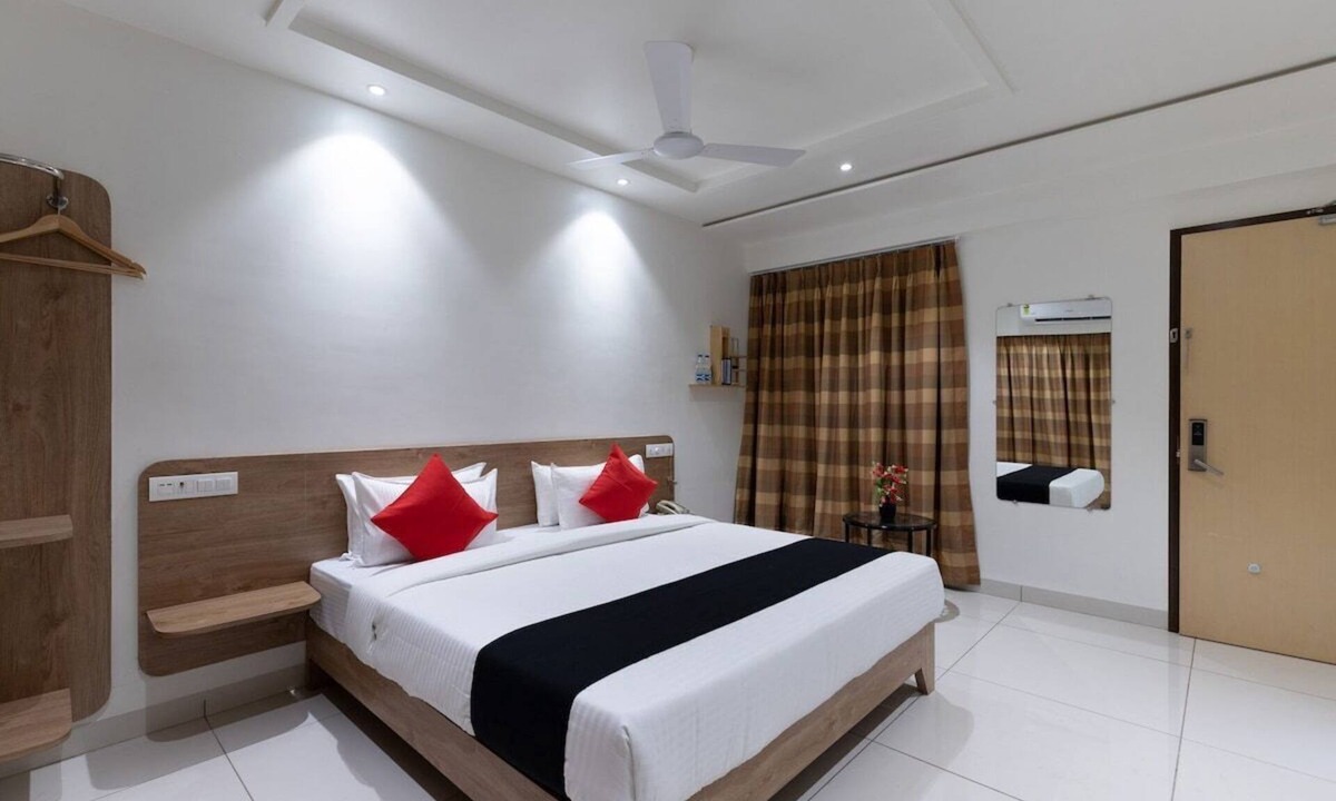 Jamnagar Hotel | Aashro Akshar Inn