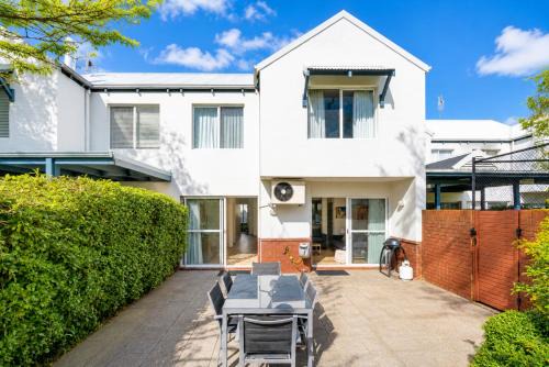 Broadwater House | Abbys Villa Geographe Bay Villa Pool and Tennis