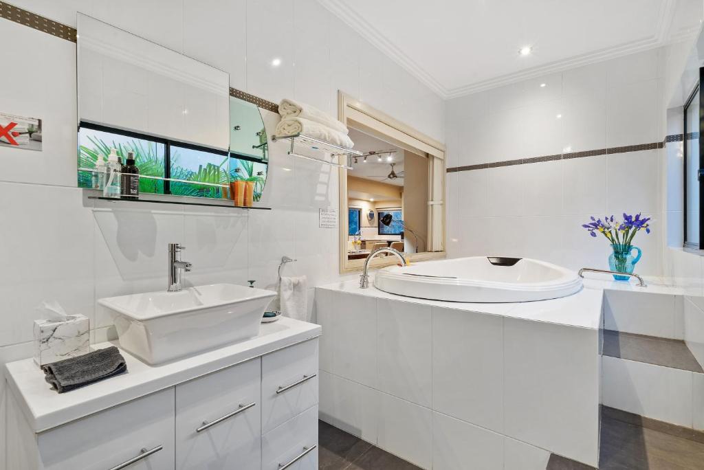 Mansfield Apartment | About Time Retreats- Studio Seven