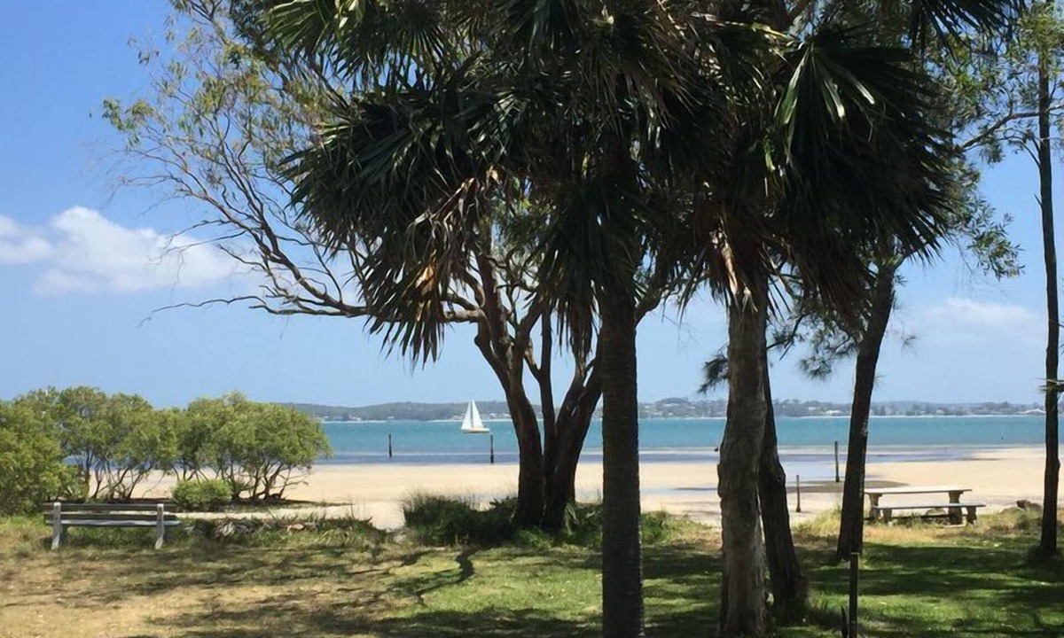 Mullwee House | ABSOLUTE BEACHFRONT PINDIMAR >Nbn WiFi with foxtel sports and various TV apps